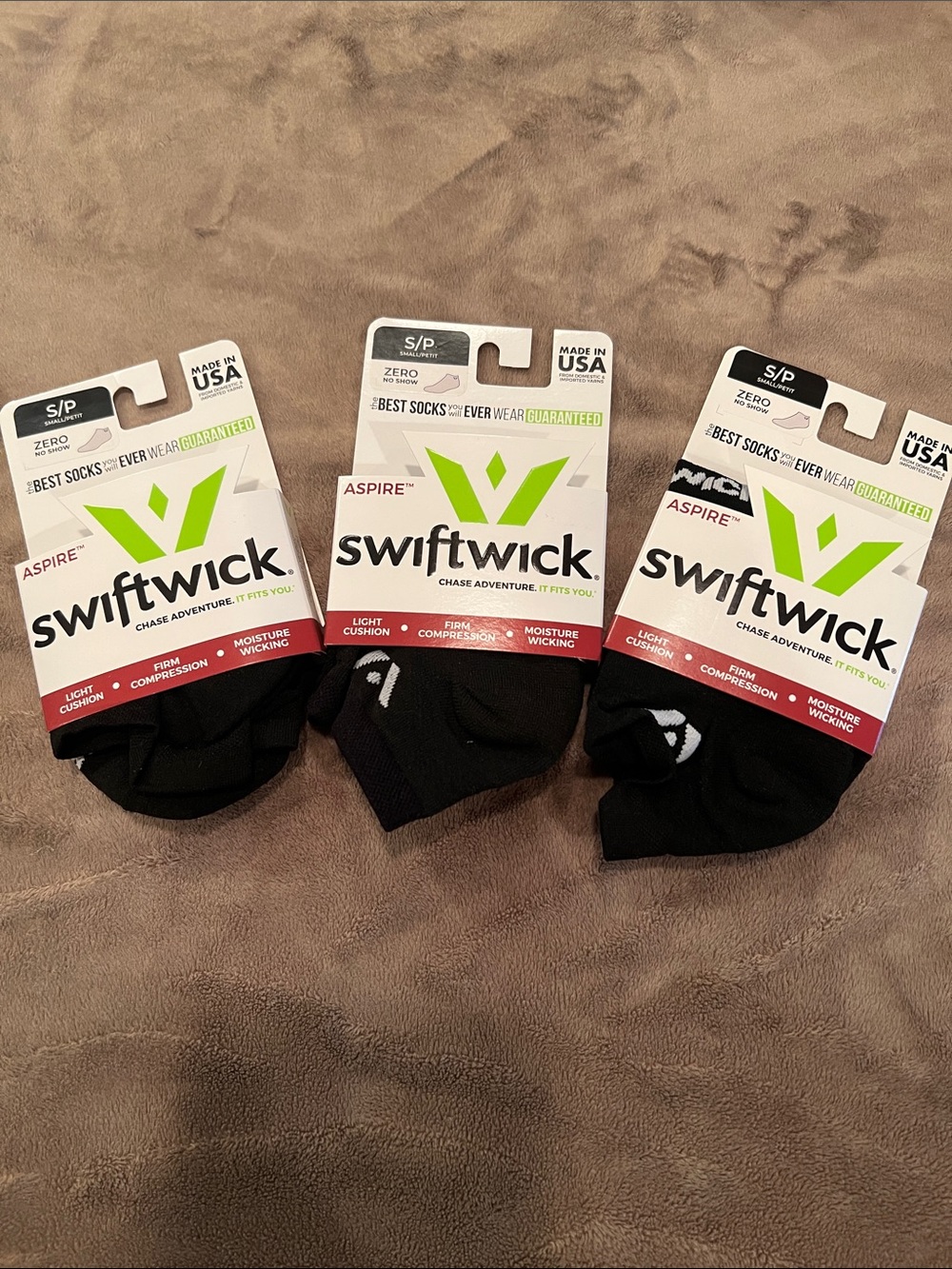Swiftwick Aspire-Women's Black Low-Cut Athletic Socks